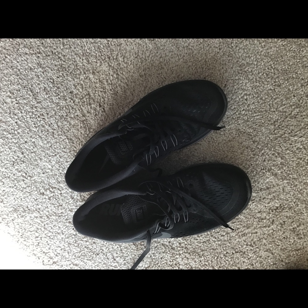 Nike 9.5 Black Women Black Sneakers